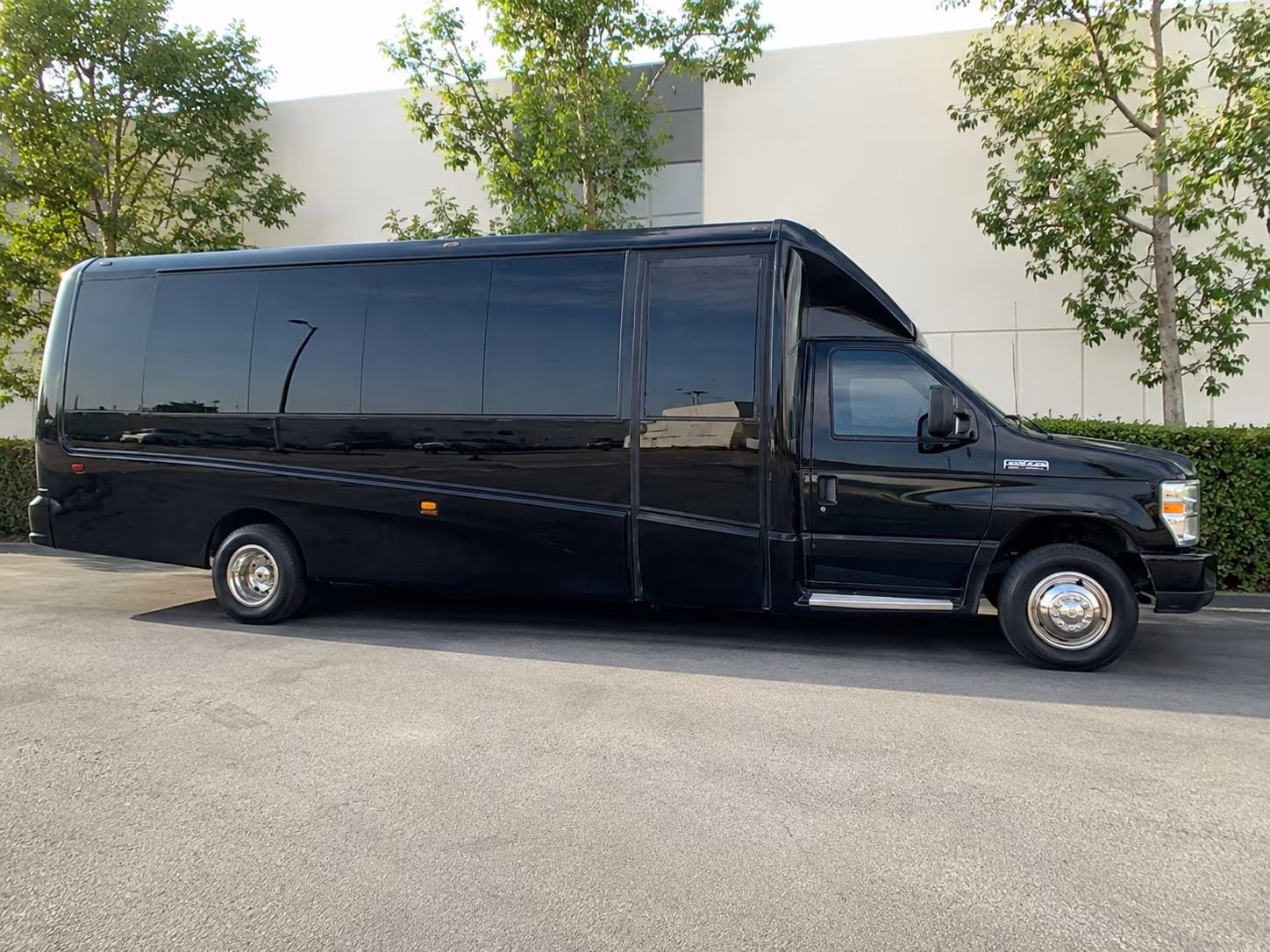 heading north to sofi crypto com arena or dodger stadium one bus handles the whole trip