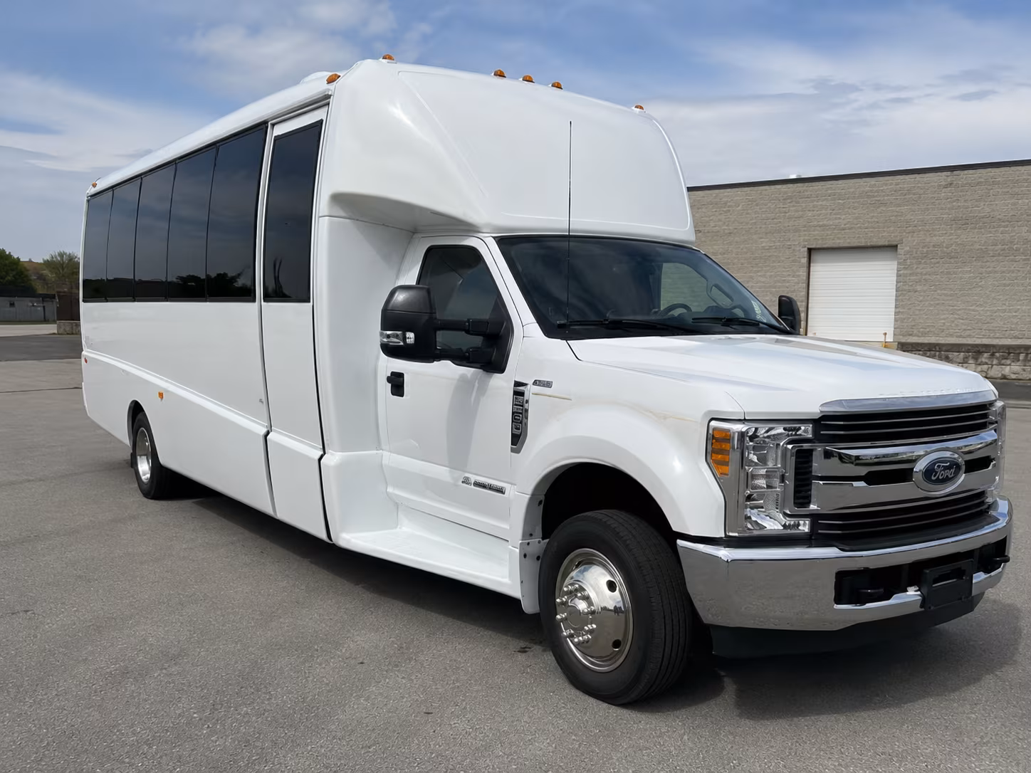lake elsinore spacious charter bus rentals for lake elsinore wedding groups