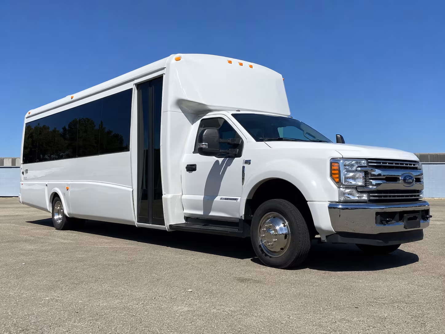 lake elsinore winery shuttle bus rentals
