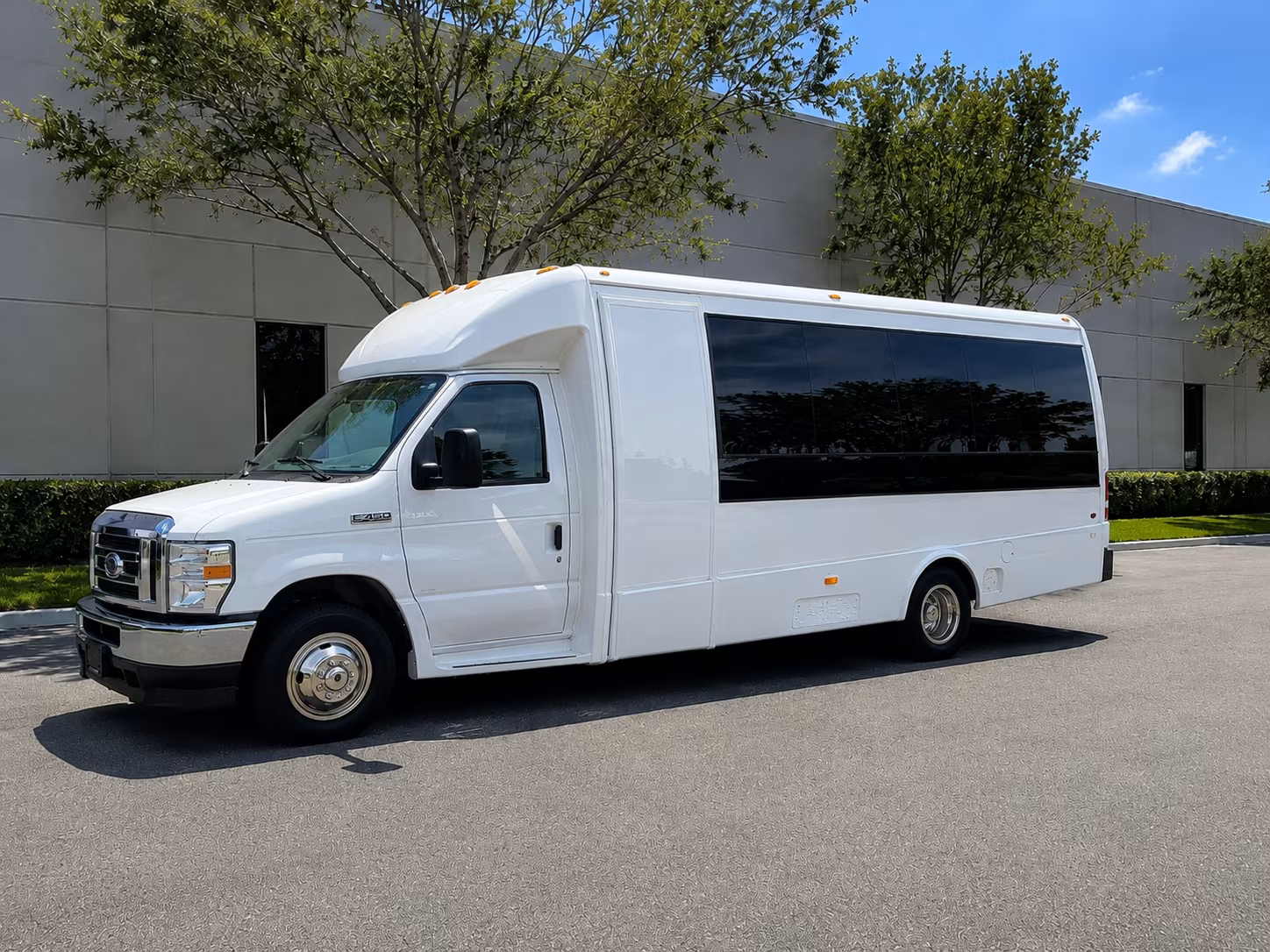 shuttle your guests between wine country venues and hotel blocks on the rancho california road corridor